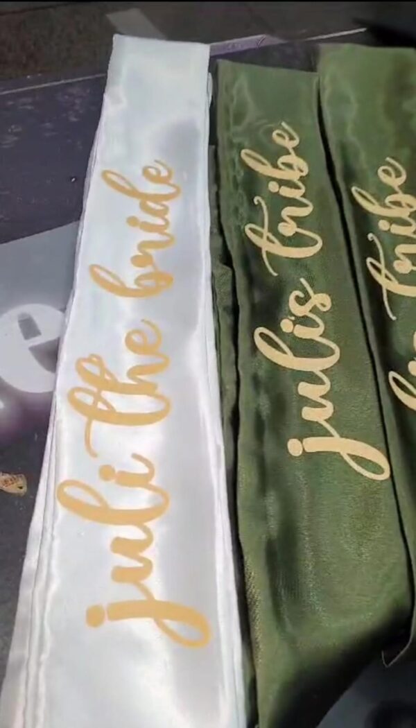 Bandas en satín bordadas en Bogotá